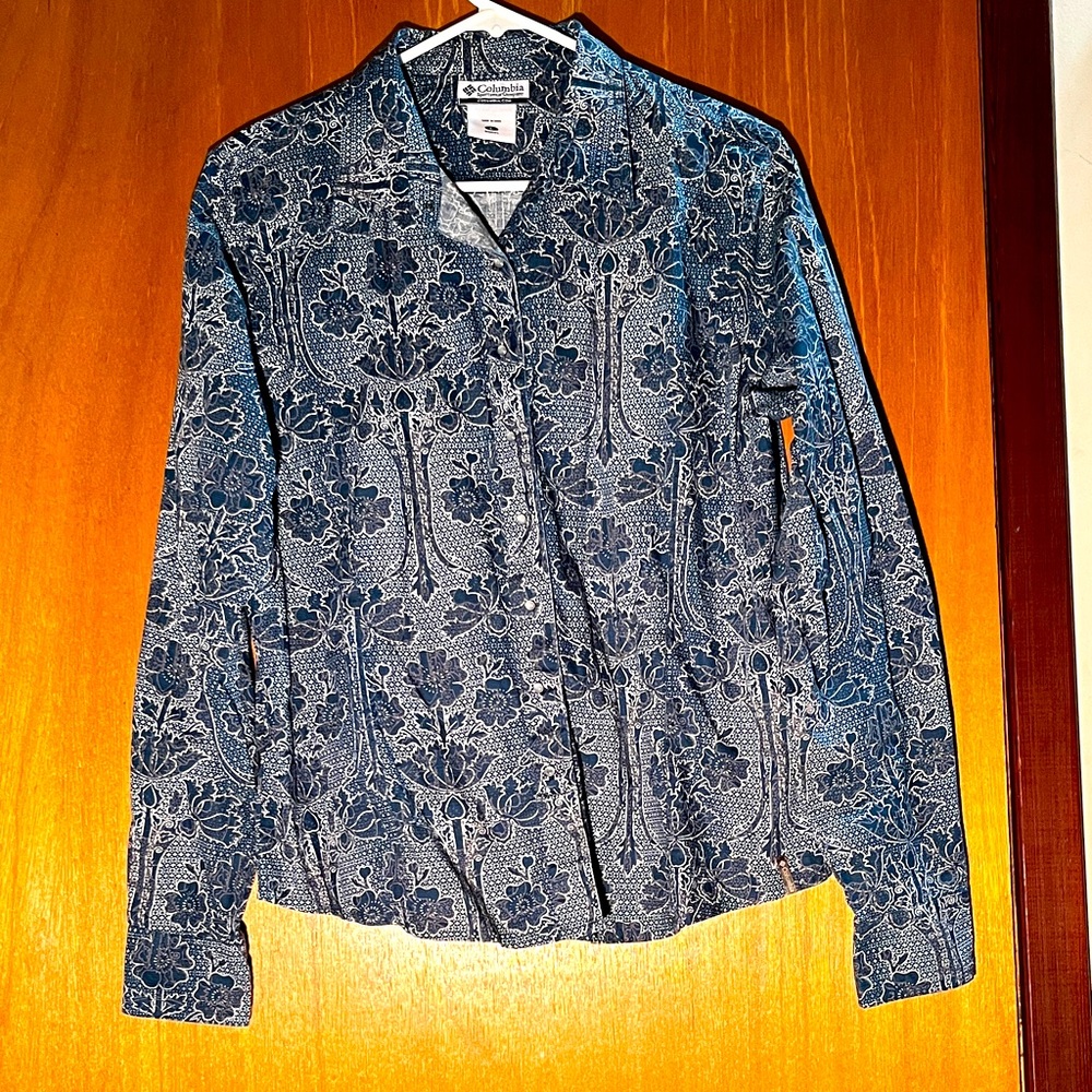 Columbia 100% Cotton Snap Front Long Sleeve Shirt in Blue Floral Print - Size L